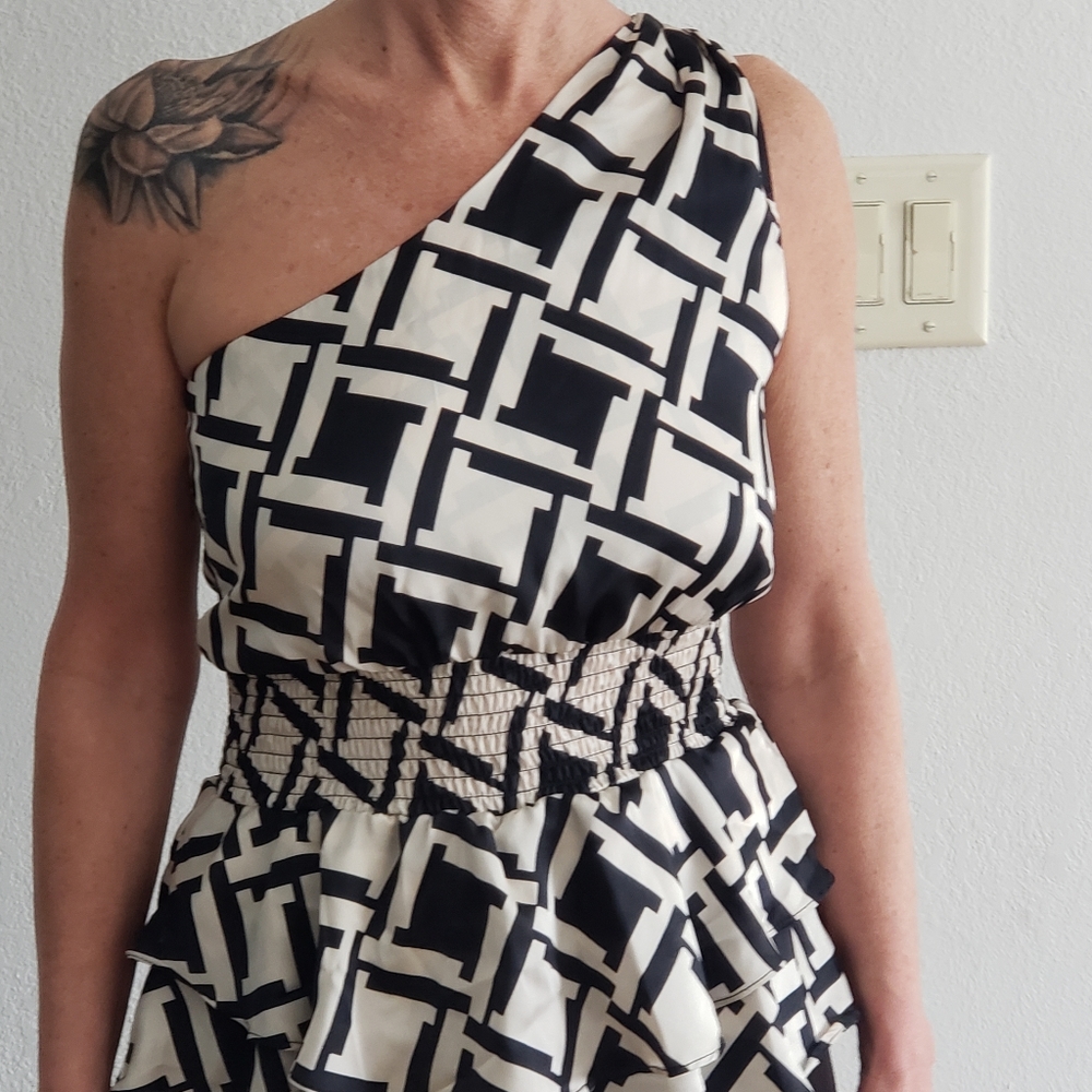 One shoulder top